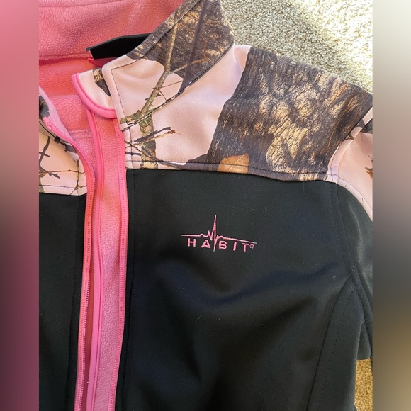 Habit Soft Shell Jacket - Picture 2 of 4